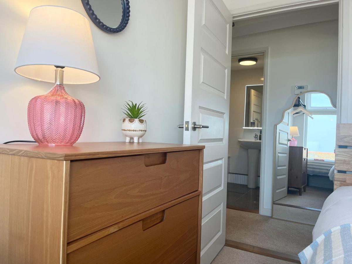 Apres Beach Apartment Sleeps 4 Penzance Exterior photo
