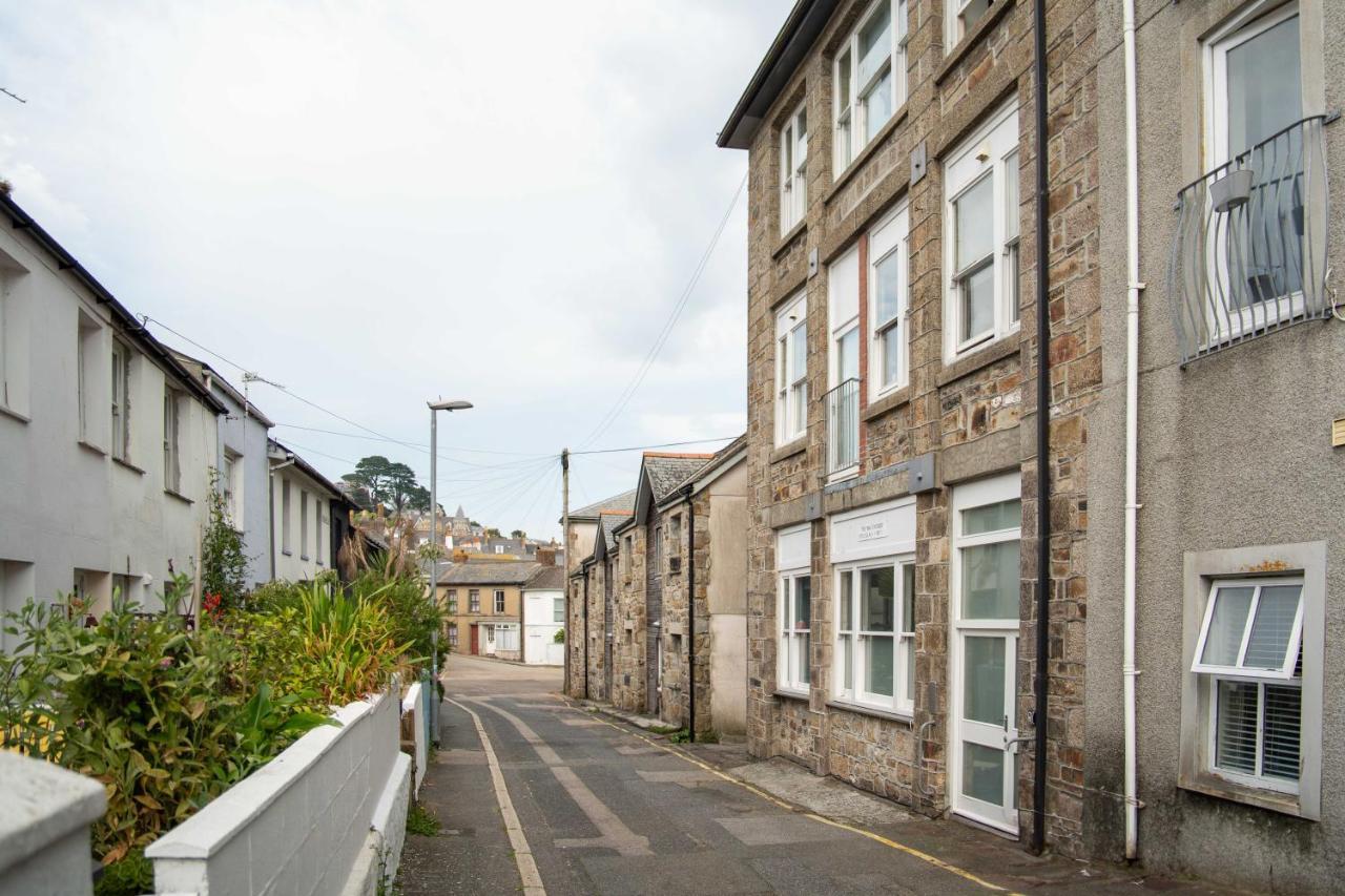 Apres Beach Apartment Sleeps 4 Penzance Exterior photo